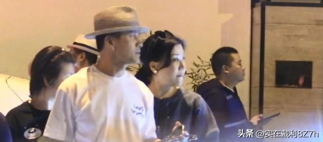 吕良伟幸福婚姻_吕良伟老婆的图片_杨小娟贤内助