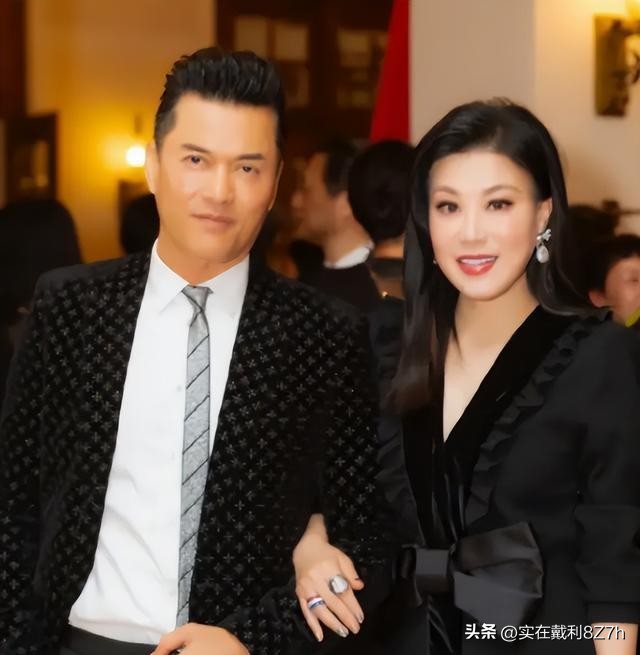 吕良伟老婆的图片_吕良伟幸福婚姻_杨小娟贤内助
