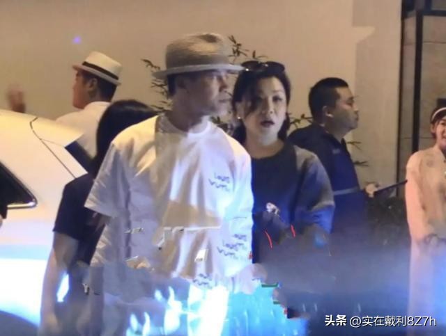 吕良伟老婆的图片_吕良伟幸福婚姻_杨小娟贤内助