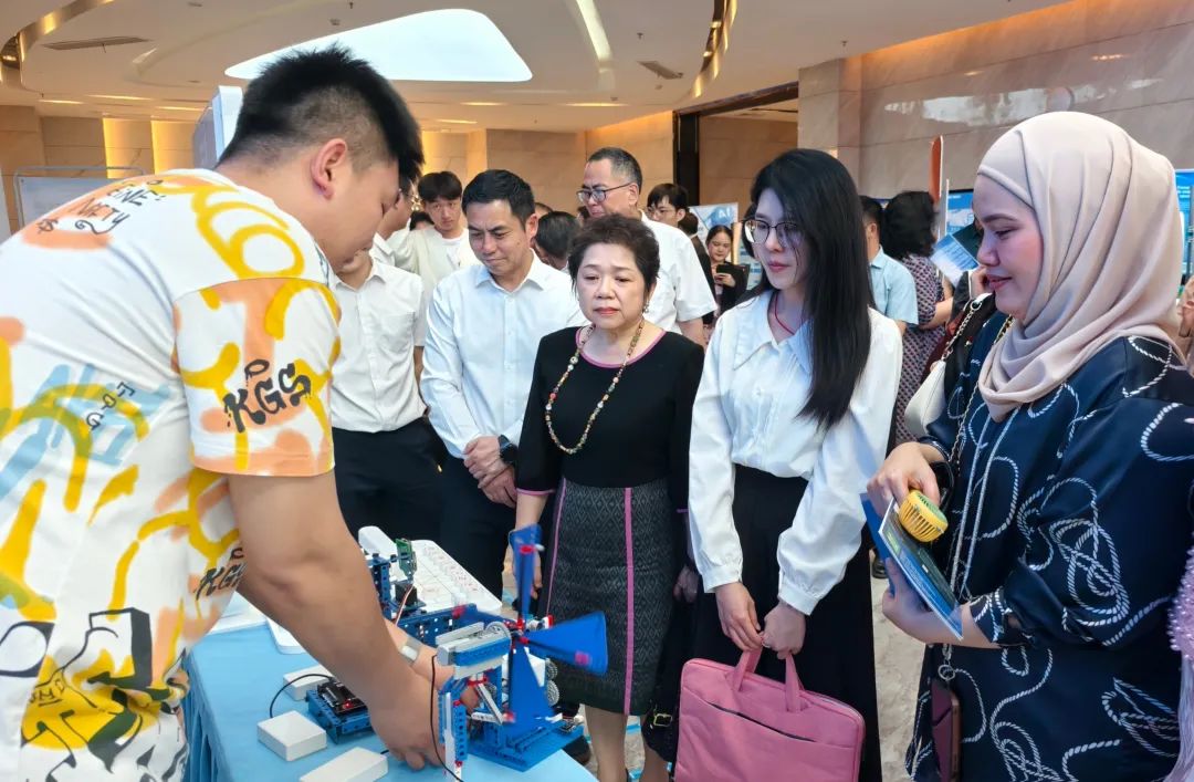 中国东盟博览会第22届人工智能专馆_2025中国广西东盟人工智能创新创业交流活动_2025年9月南宁东盟经济开发区秋季招聘