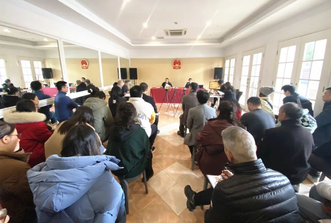 物业公司与业主委员会公共收益争议_小区物业被解聘后带走162万公共收益_小区公共收益使用纠纷