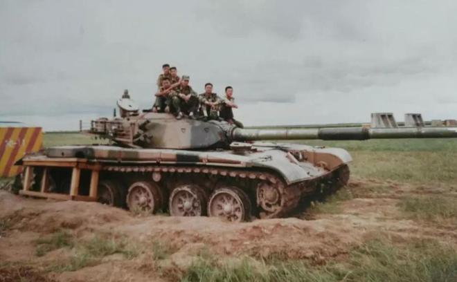 吴京最近有没有新电影_坦克没有后视镜原因解释_战狼2吴京央视采访片段分析