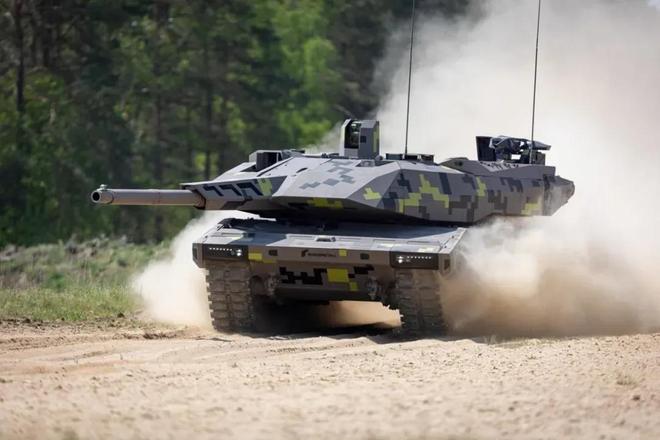 战狼2吴京央视采访片段分析_坦克没有后视镜原因解释_吴京最近有没有新电影