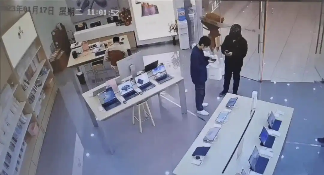 跑腿骑手取走万元手机后失联_同城配送平台维权困境_即时配送行业监管