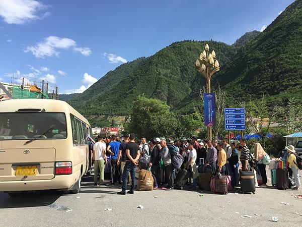 九寨沟地震丨亲历者：以最快速度跑下楼，庆幸周围没人受伤