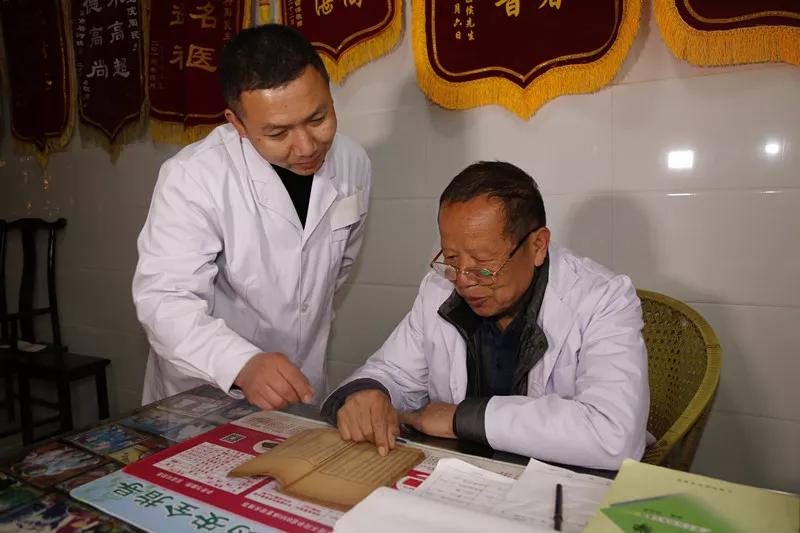 河南非遗传承人名单_汴京灯笼张刘兰昌王油锤陈振强释源悟武华铭王冠生李大明陈长安左增伟白风奇张军周民生窦守勤_河南省第五批省级非物质文化遗产代表性传承人