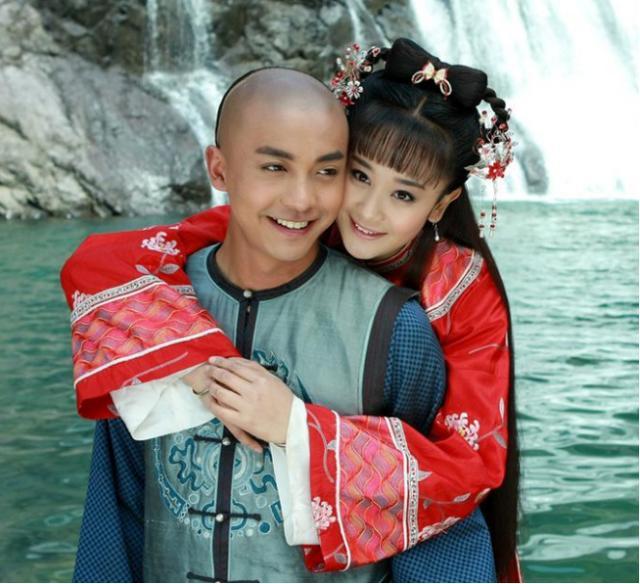 张伟金甲战士雷死我了_爱情公寓张伟扮演者李佳航_李佳航金甲战士扮演者