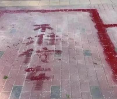 大妈铲掉停车线？跳广场舞也要有规则意识