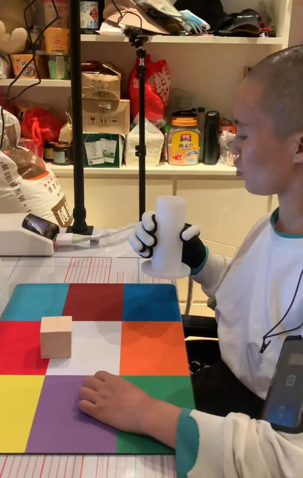 脑机接口意念控制手_车祸瘫痪脑机接口手术_脑机接口让渐冻症患者成功自主进食