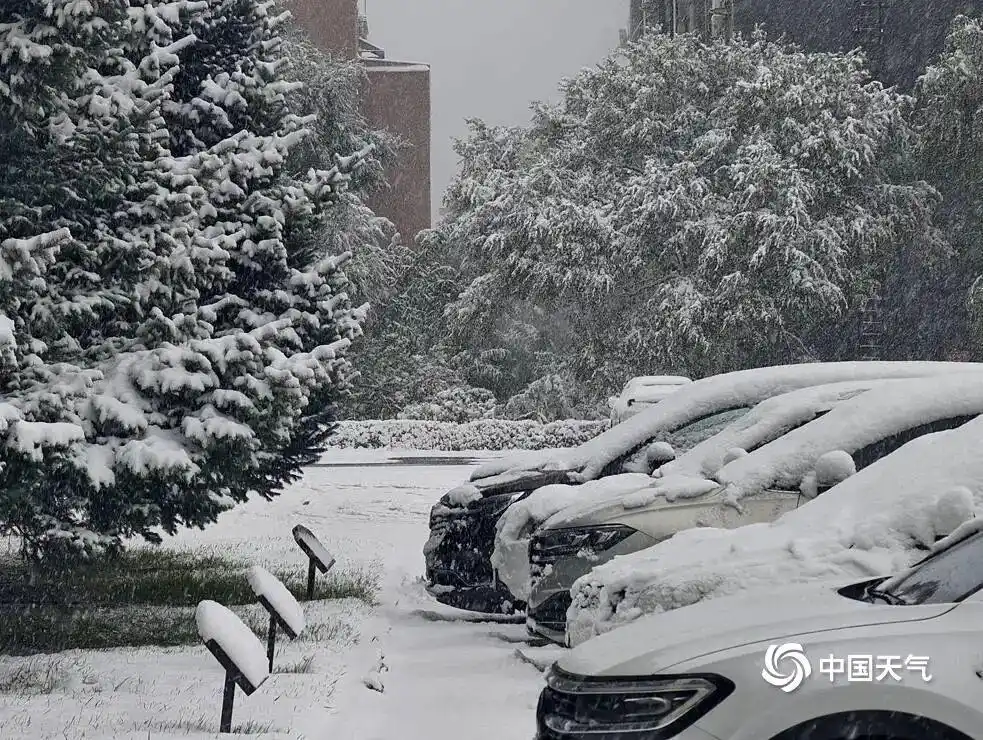 南方还在吹空调 北方已经下雪了_乌鲁木齐水磨沟区降雪_初雪北方地区降雪