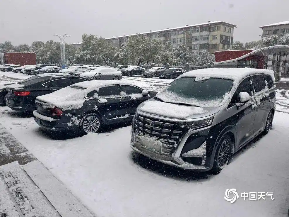 南方还在吹空调 北方已经下雪了_乌鲁木齐水磨沟区降雪_初雪北方地区降雪