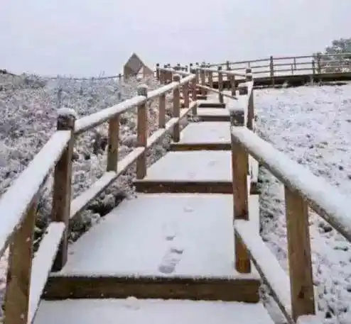 南方还在吹空调 北方已经下雪了_北京今晨降雪_广州市气象局回应