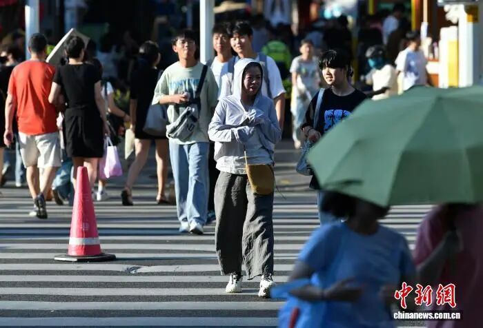 中国南北方气温差异大_副热带高压影响天气_南方还在吹空调 北方已经下雪了