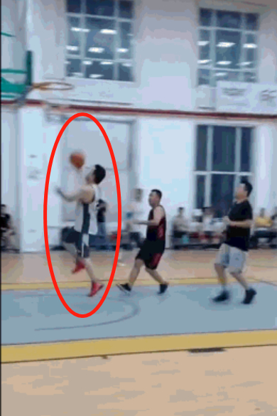 毕福剑现身饭局表情呆滞,紧闭窗帘保护隐私,不敢喝酒以茶相代?