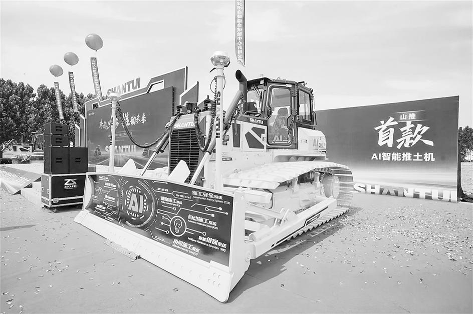 铁臂机群安装“AI大脑”工程机械行业加速智能化