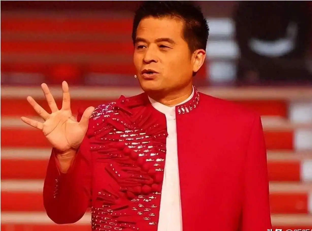 毕福剑老来得子？为了孩子不停商演？从央视辞职，生活似乎更精彩