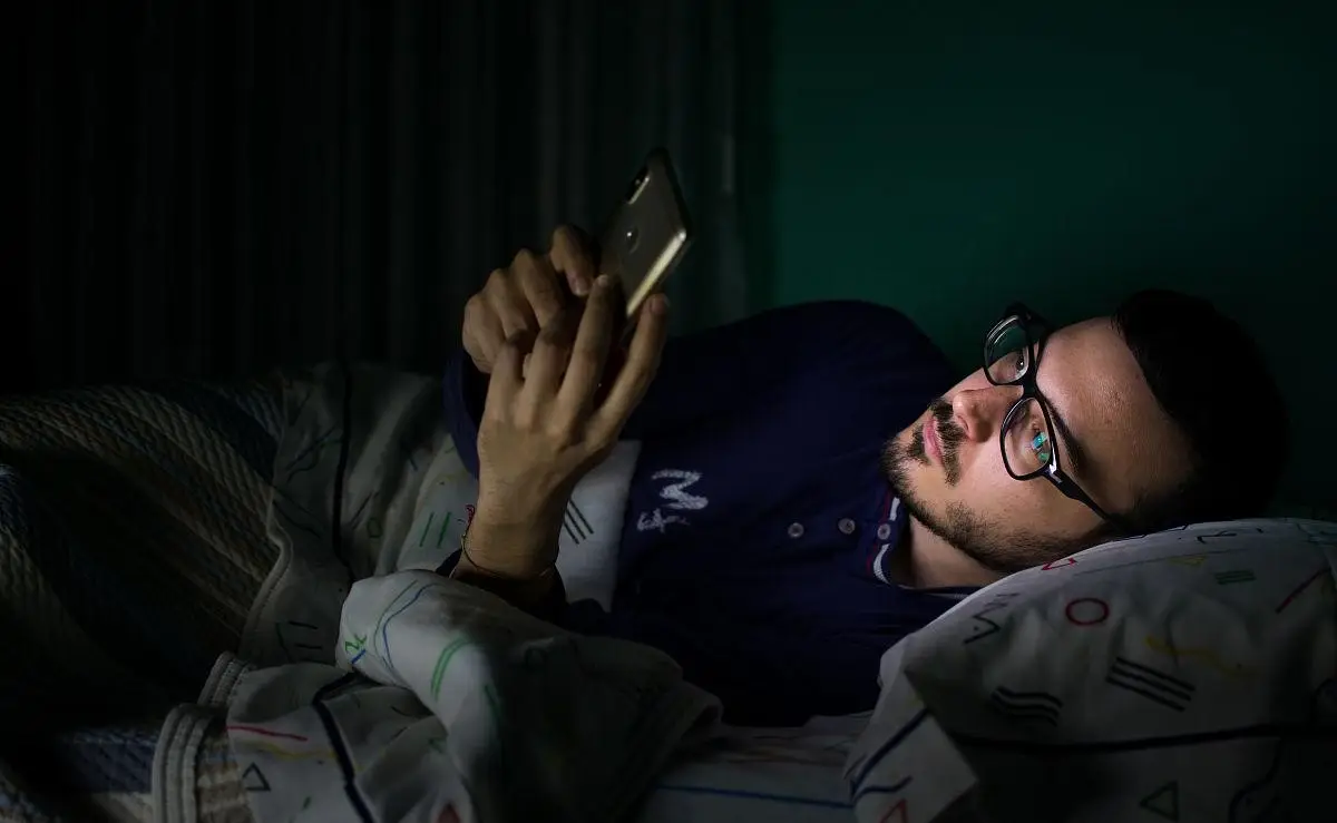 黄色网站为何能免费观看？小心了！免费带来的严重后果要自己承担