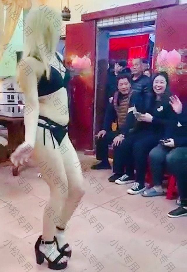 美女跳脱衣舞_老人临终遗愿请美女跳舞_葬礼请美女热舞