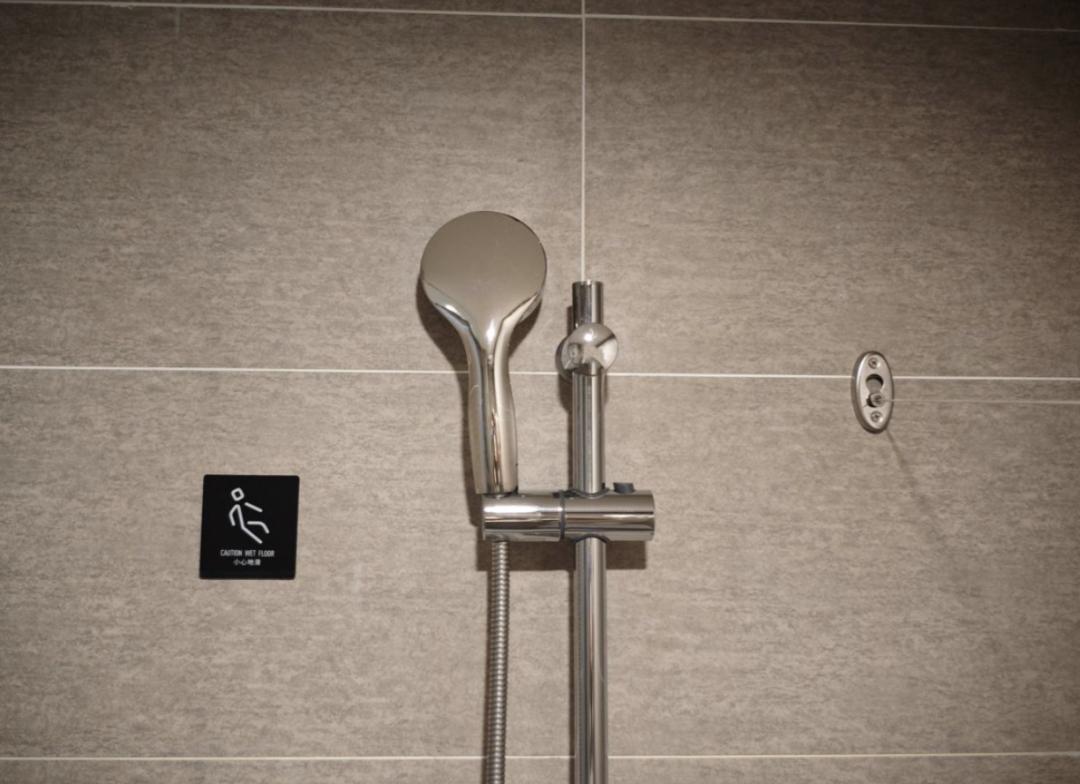 洗澡用什么洗最好_洗澡的最佳时间_早上洗澡好还是晚上洗澡好