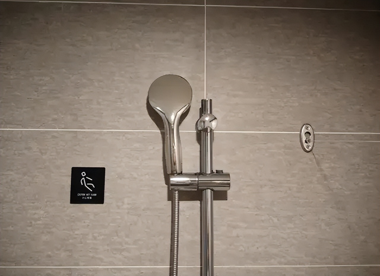 早上洗澡好还是晚上洗澡好_洗澡用什么洗最好_洗澡的最佳时间