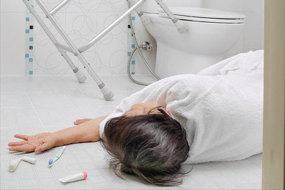 洗澡用什么洗最好_冬季洗澡安全_老年人洗澡频率