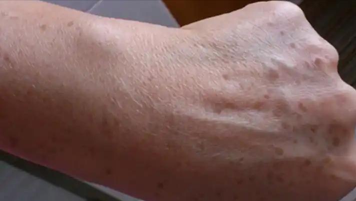 冬季老年人洗澡频率_老年人冬季洗澡注意事项_洗澡用什么洗最好