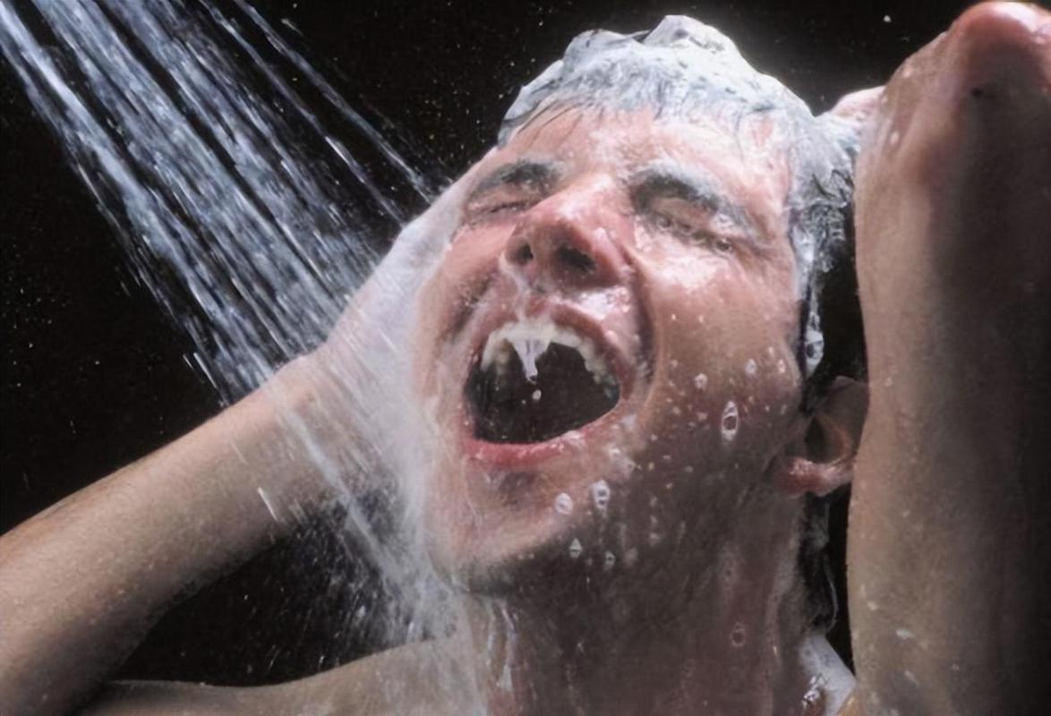 冬天洗澡频率_老人洗澡注意事项_洗澡用什么洗最好