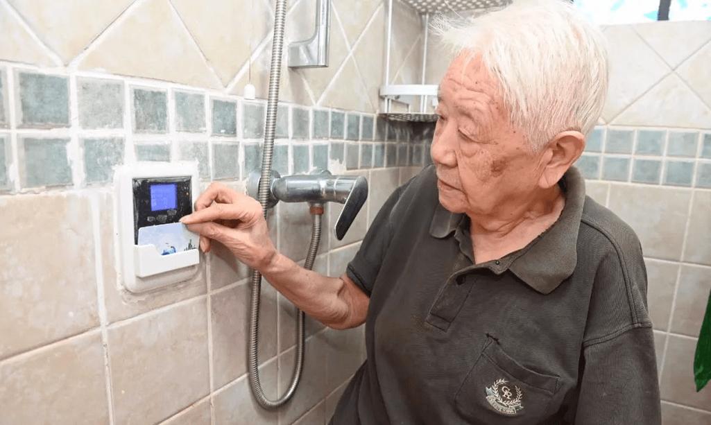 洗澡用什么洗最好_老人洗澡注意事项_冬天洗澡频率