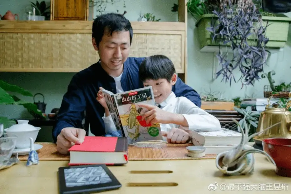 苏有朋主持金鸡奖前争分夺秒背稿_苏有朋为什么能火这么久_苏有朋女孩词条冲上热搜