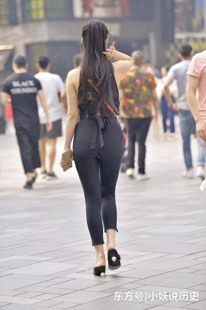 紧身牛仔裤_街拍紧身牛仔裤_长款牛仔裤塑形