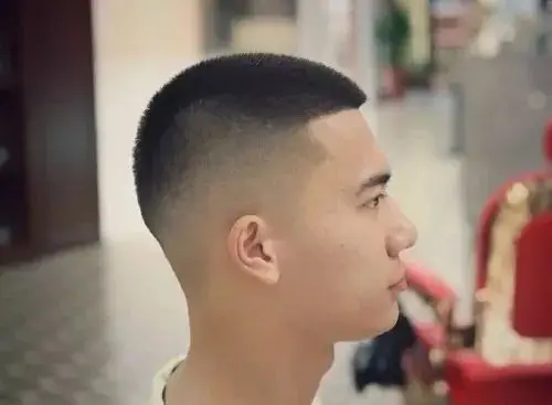 发型网男士发型_男生脸型与发型选择_男生不同脸型适合的发型