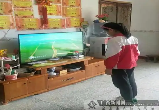 小学生清明祭英烈活动_网上祭英烈_小学生清明扫墓新闻报道稿