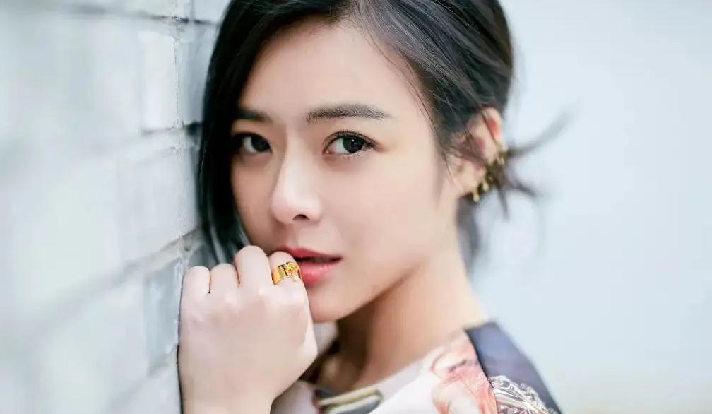 都市晚间主持人陈晨_陈辰个人成长经历分享_陈辰主持生涯发展历程