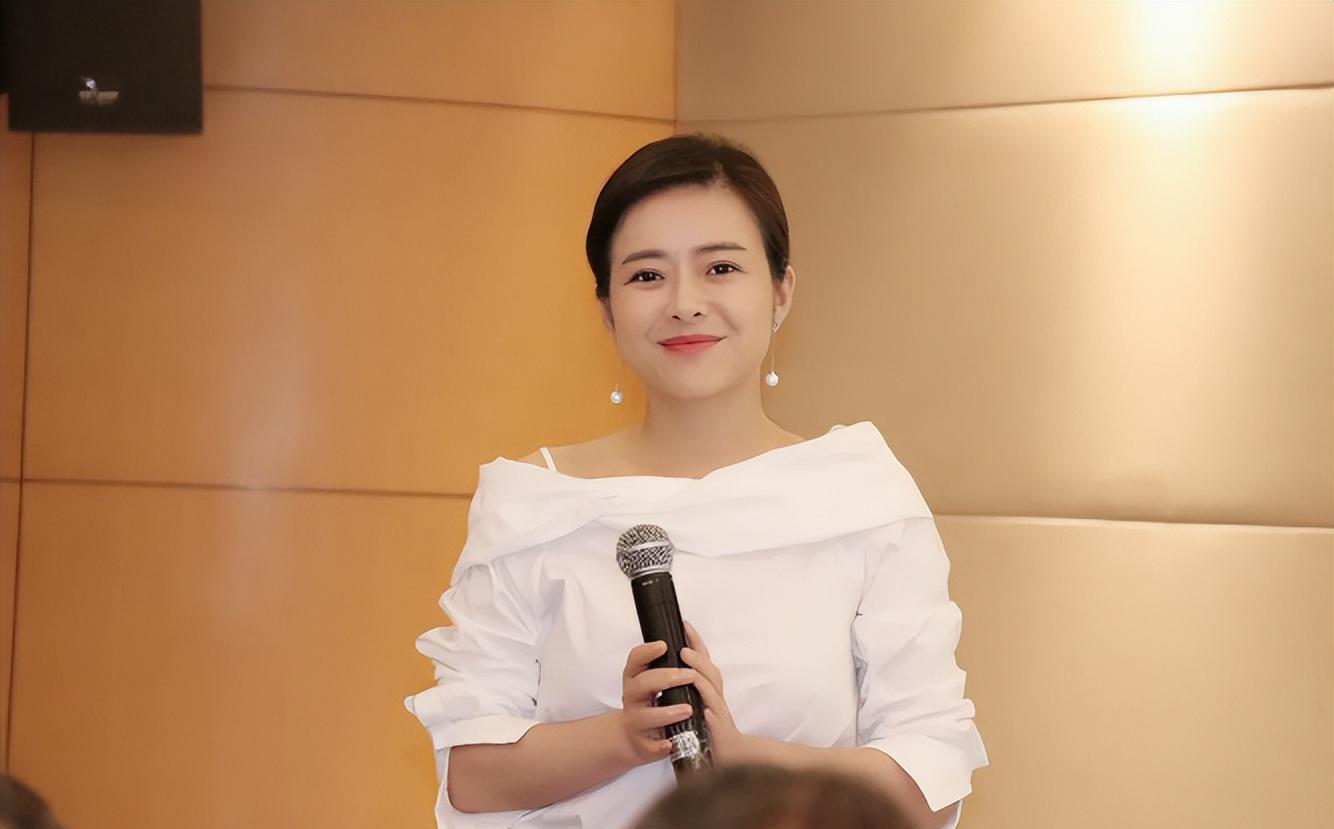 都市晚间主持人陈晨_陈辰主持生涯发展历程_陈辰个人成长经历分享