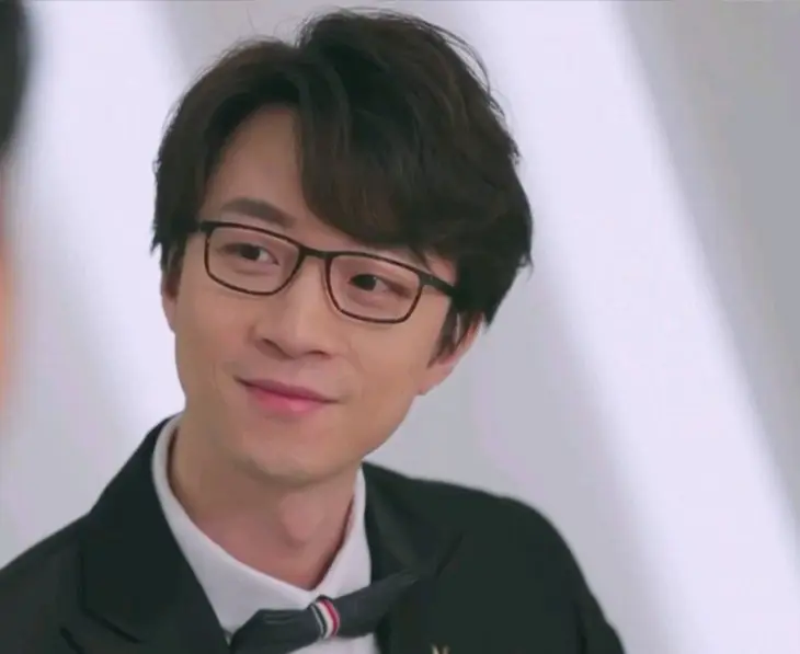 陈辰 主持人 生涯经历_都市晚间主持人陈晨_陈辰 程雷 感情故事