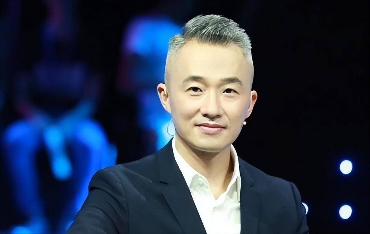 陈辰 主持人 生涯经历_都市晚间主持人陈晨_陈辰 程雷 感情故事