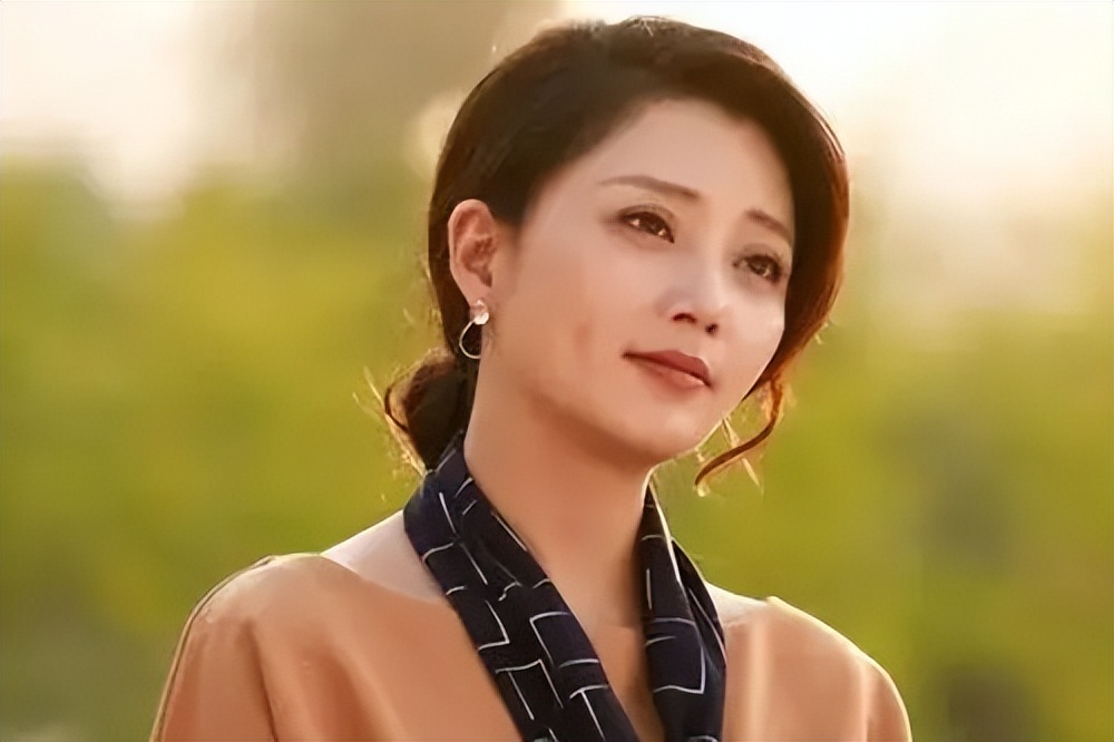 殷桃真实生活体验_殷桃前夫沈俊成受贿案开审_殷桃豪宅庭院设计