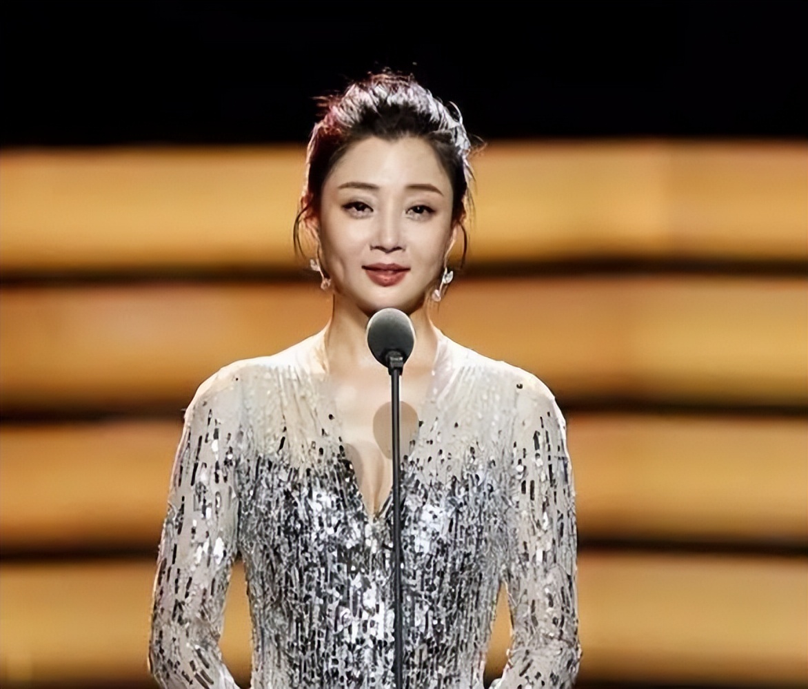 殷桃豪宅庭院设计_殷桃前夫沈俊成受贿案开审_殷桃真实生活体验