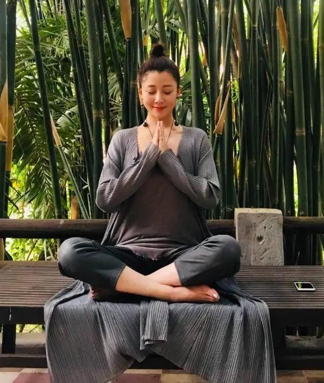 殷桃真实生活体验_殷桃前夫沈俊成受贿案开审_殷桃豪宅庭院设计