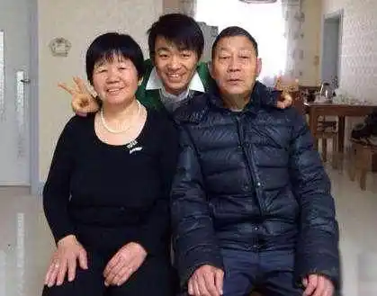 王宝强耍大牌_王源担心被问八卦_明星过年走亲访友