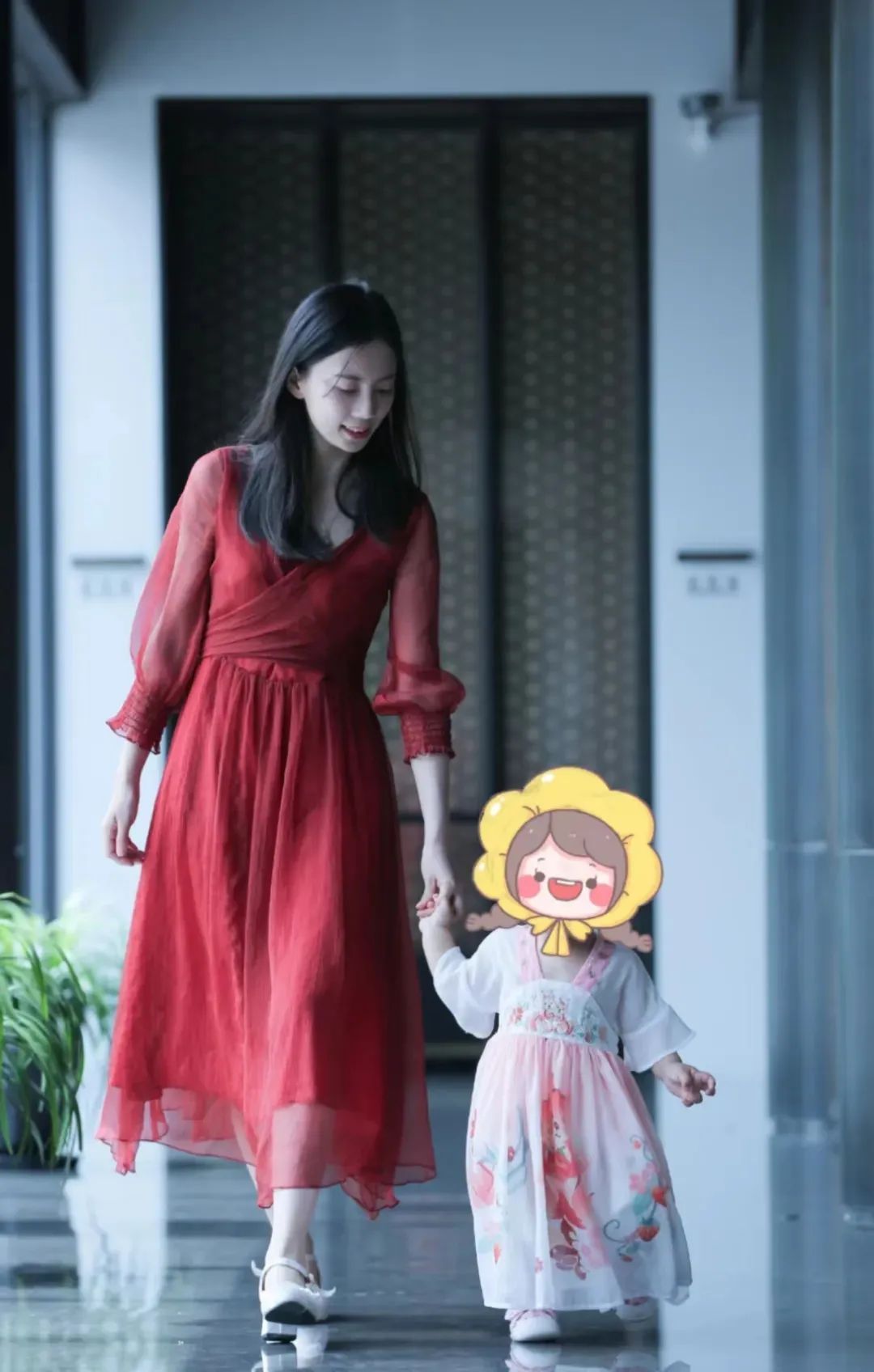 西安不倒翁小姐姐冯佳晨_西安“不倒翁小姐姐”正式复出_冯佳晨近况