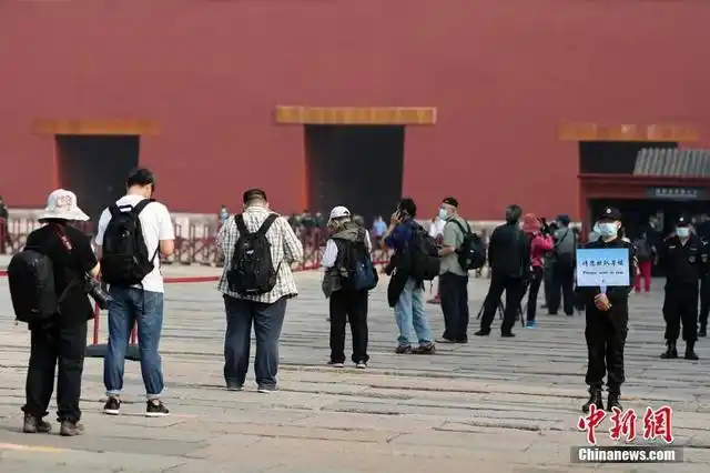 西安“不倒翁小姐姐”正式复出_五一西安大唐不夜城人流管控_网红不倒翁小姐姐取消演出