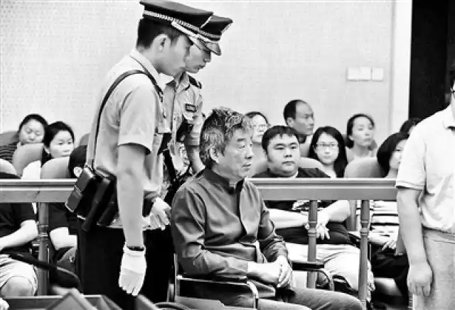 “挖坑代表”私挖四合院地下室致塌陷 遭索赔近700万