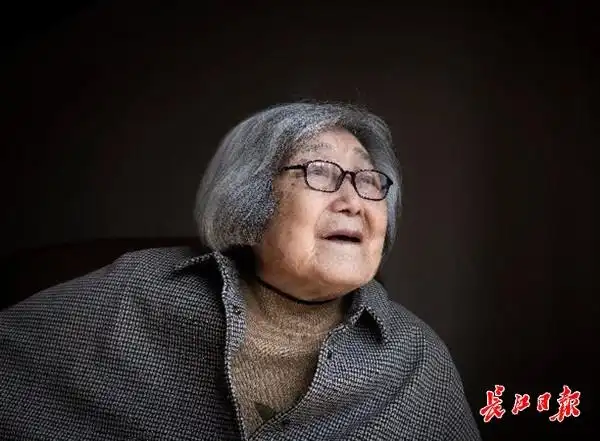 新中国第二代女飞行员张连芳：飞越大半个中国追逐蘑菇云