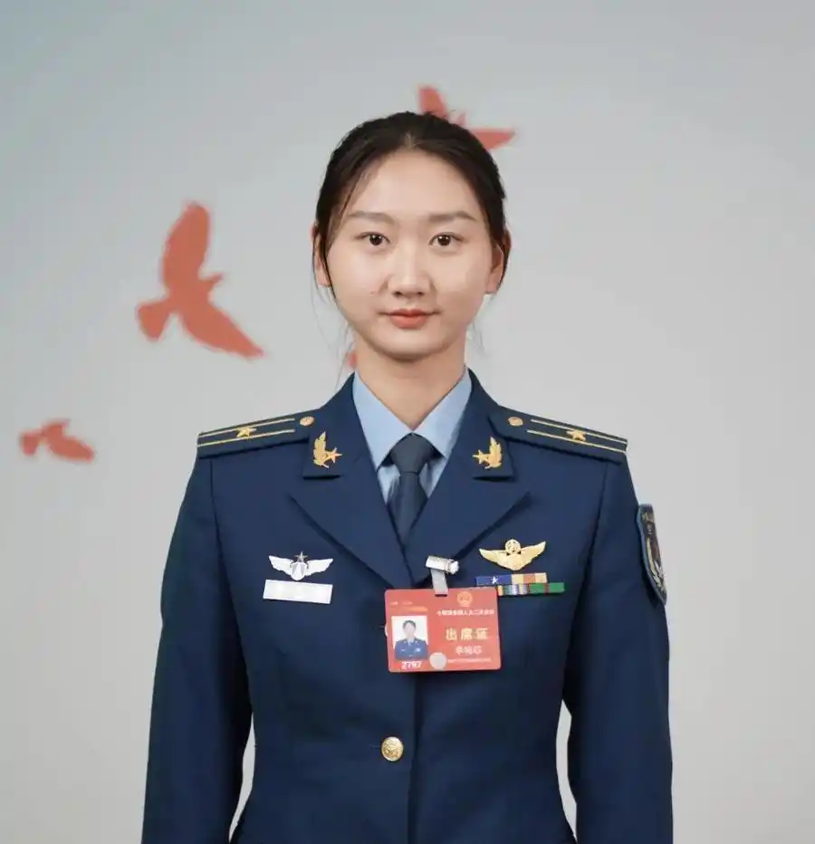 中国第一批女飞行员_女飞行员2次驾机冲向蘑菇云_女飞行员陈金兰张潇李宛芯