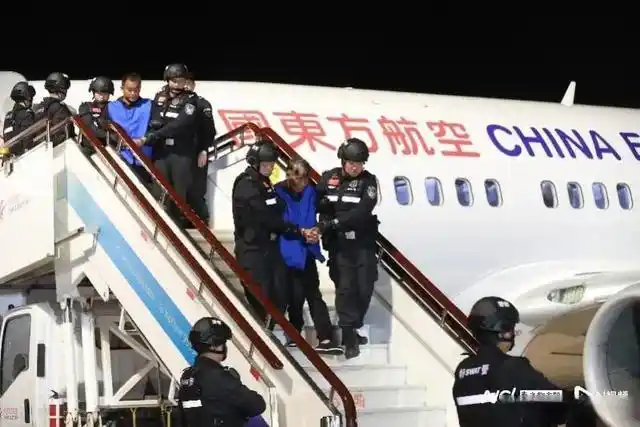 缅北魏家犯罪集团“军政商”一体_中缅联合打击跨国电信网络诈骗_缅北电诈犯罪集团头目押解回国