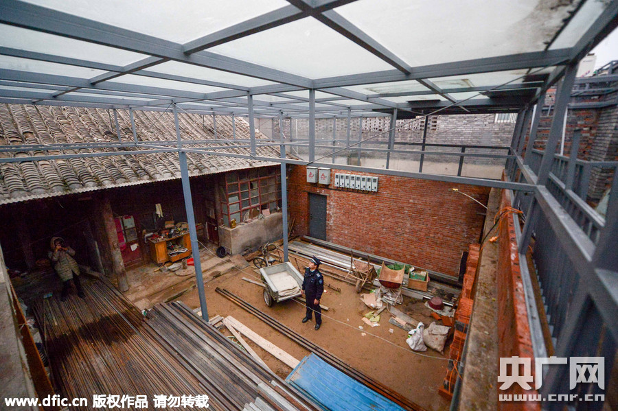 北京东城区纱络胡同违建地下室_违建地下室三层700多平方米_私挖地下室不出事就没人管现象当止