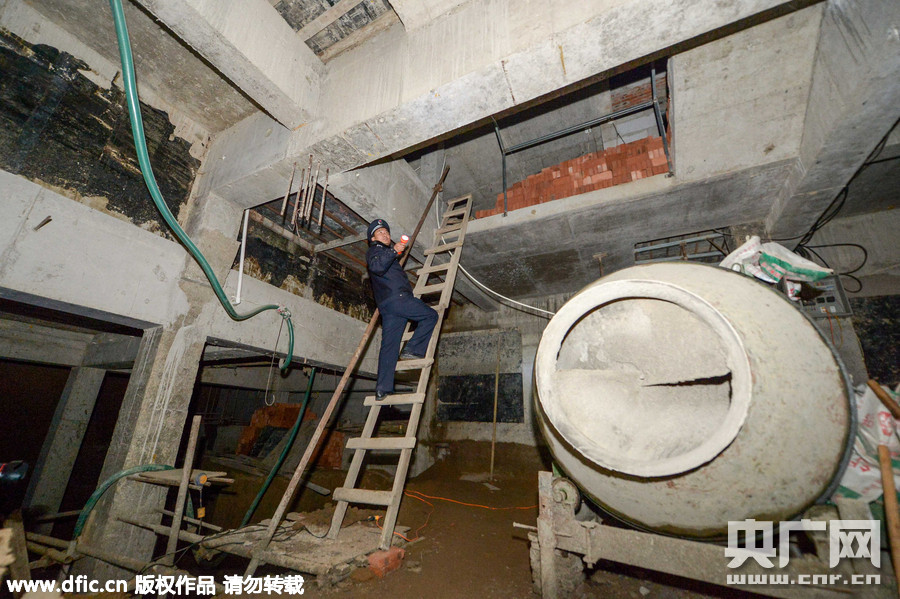 私挖地下室不出事就没人管现象当止_北京东城区纱络胡同违建地下室_违建地下室三层700多平方米