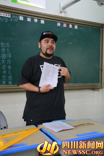 美国男子大卫在遂宁教英语_大卫放弃美国事业来中国当老师_美国空姐放弃工作 来中国追寻功夫梦