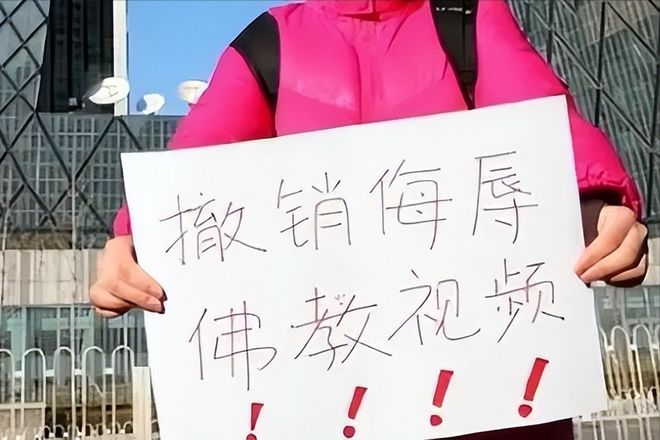 毕福剑女儿毕凌不男不女争议_毕福剑酒后失言事件_毕福剑点评智取威虎山